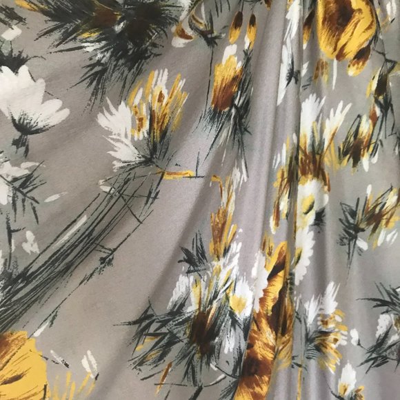 Dolce & Gabbana Floral Print 100% Silk Skirt. Size 8. Sz44 IT - Picture 6 of 7